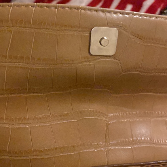 Tommy Hilfiger purse - Picture 7 of 10
